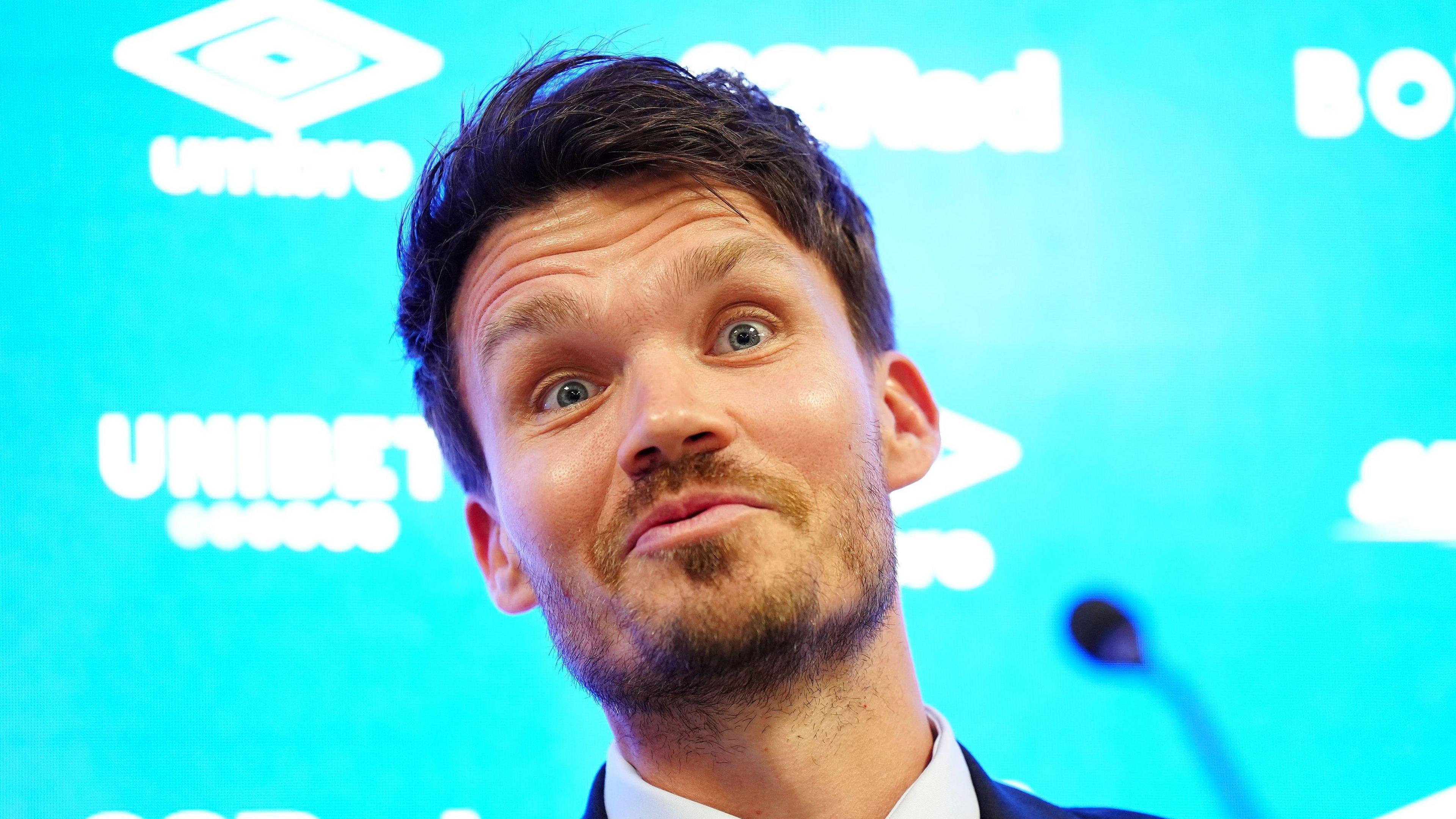 چه چیزهایی از مراسم معارفه دنی رول، سرمربی جدید رنجرز آموختیم؟